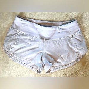 Lululemon woman’s low rise lined short 2.5”